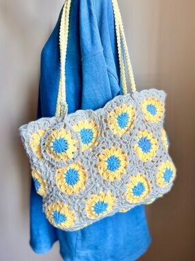 Crochet Tote Bag with Floral Pattern